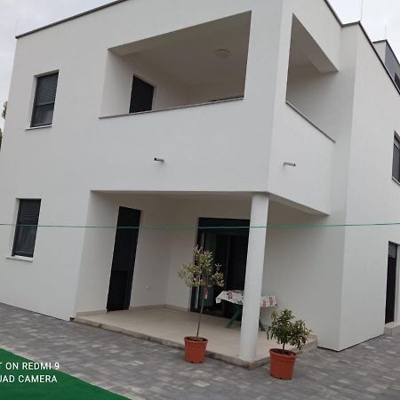 Apartman Franc S Vir Ngoại thất bức ảnh