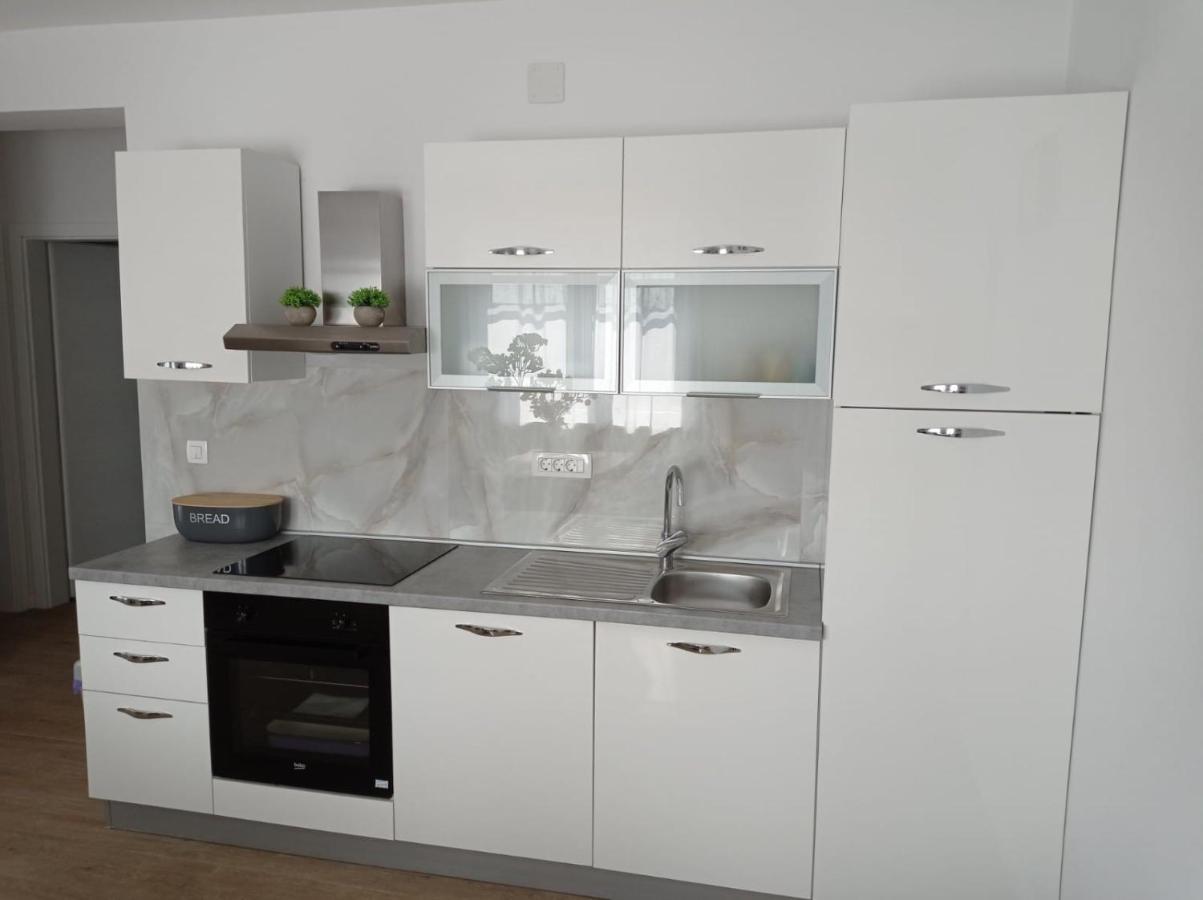Apartman Franc S Vir Ngoại thất bức ảnh