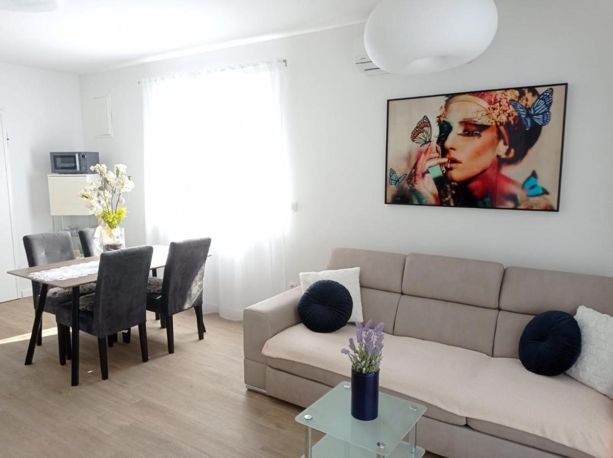 Apartman Franc S Vir Ngoại thất bức ảnh